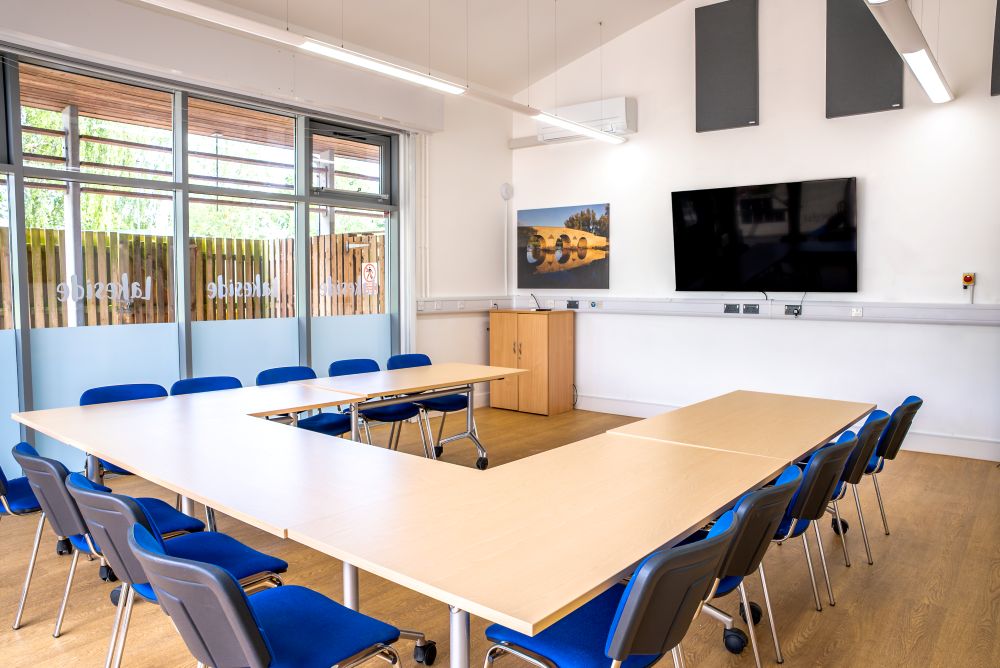 Lakeside Hub meeting room set U-Shape style